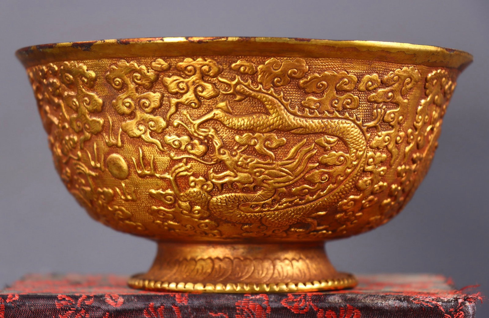 An Exquisite Gilt Bronze Dragon Pattern Bowl - 3