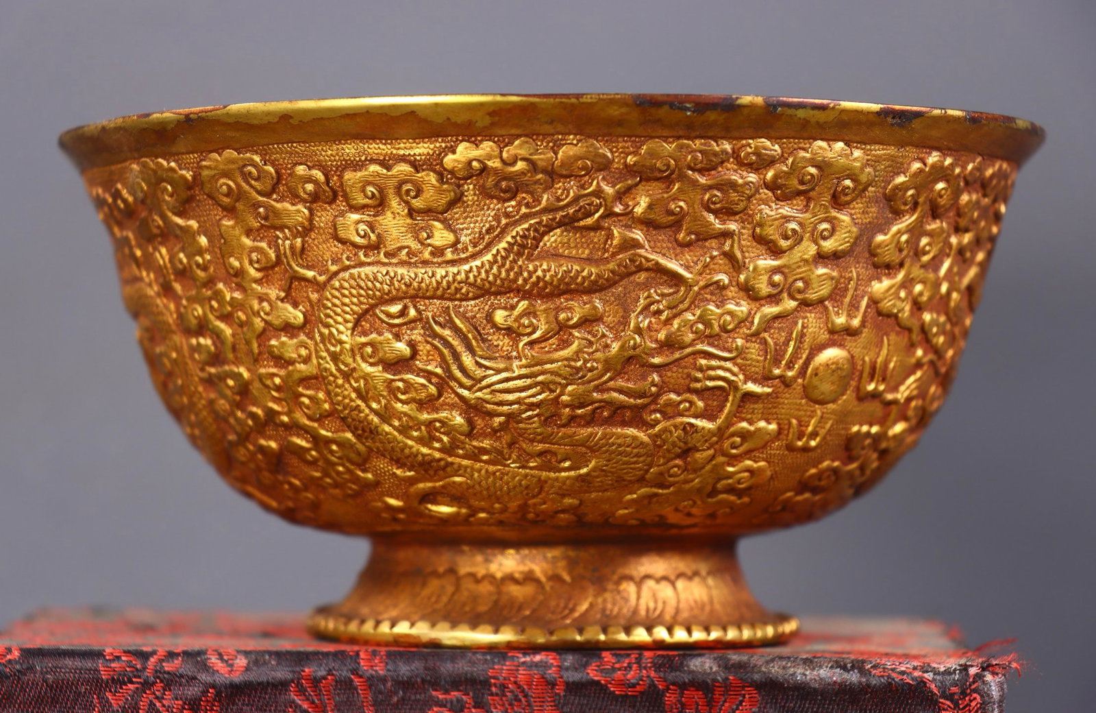 An Exquisite Gilt Bronze Dragon Pattern Bowl - 4