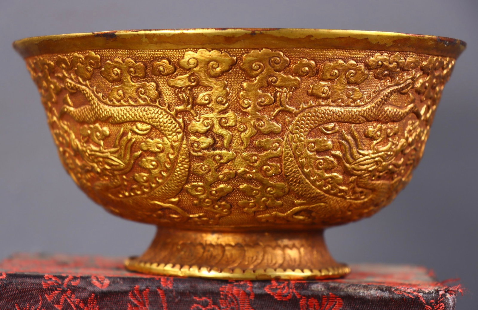 An Exquisite Gilt Bronze Dragon Pattern Bowl - 5