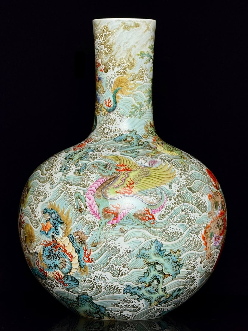 An Exquisite Enamel Auspicious Beast Pattern Seawater Pattern Vase - 2