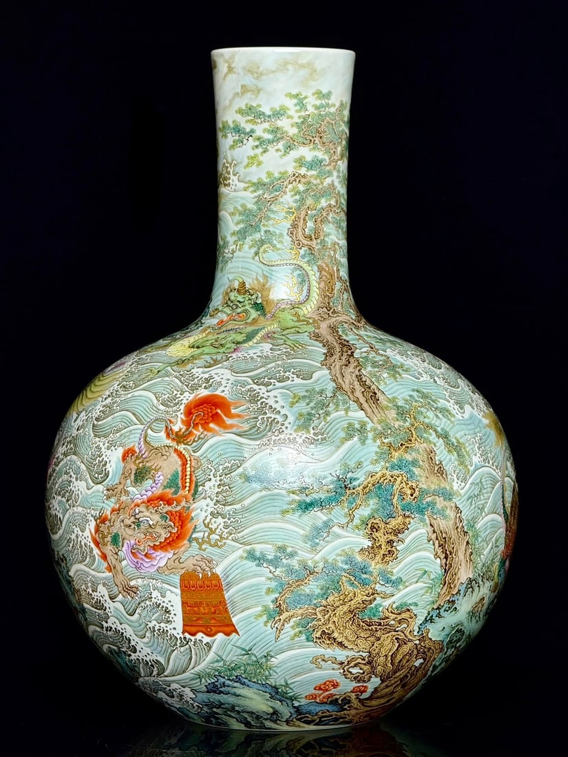 An Exquisite Enamel Auspicious Beast Pattern Seawater Pattern Vase - 3