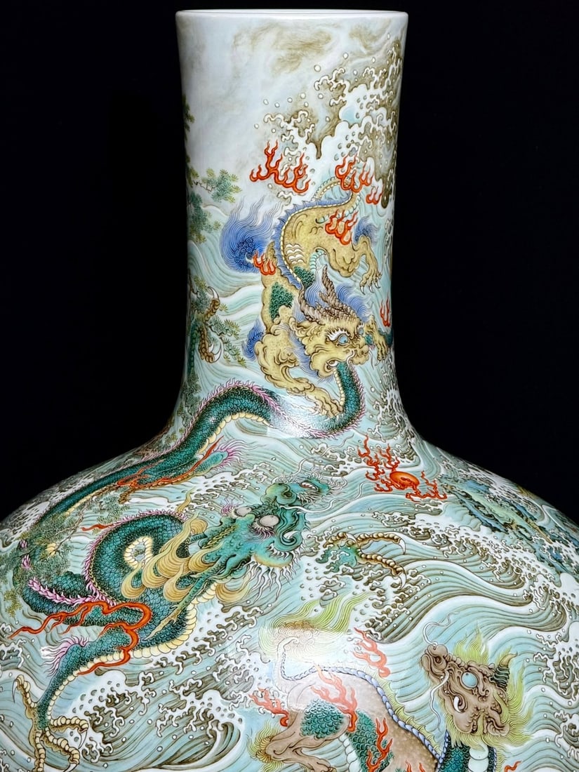 An Exquisite Enamel Auspicious Beast Pattern Seawater Pattern Vase - 5