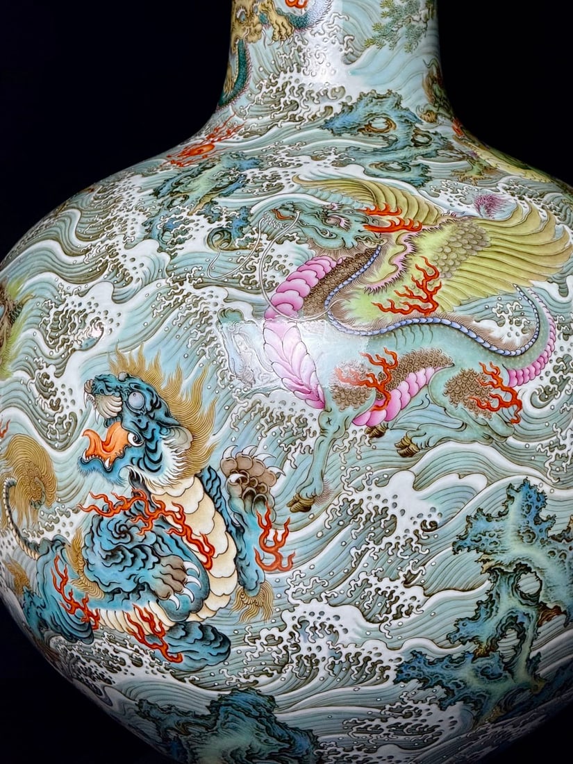 An Exquisite Enamel Auspicious Beast Pattern Seawater Pattern Vase - 6