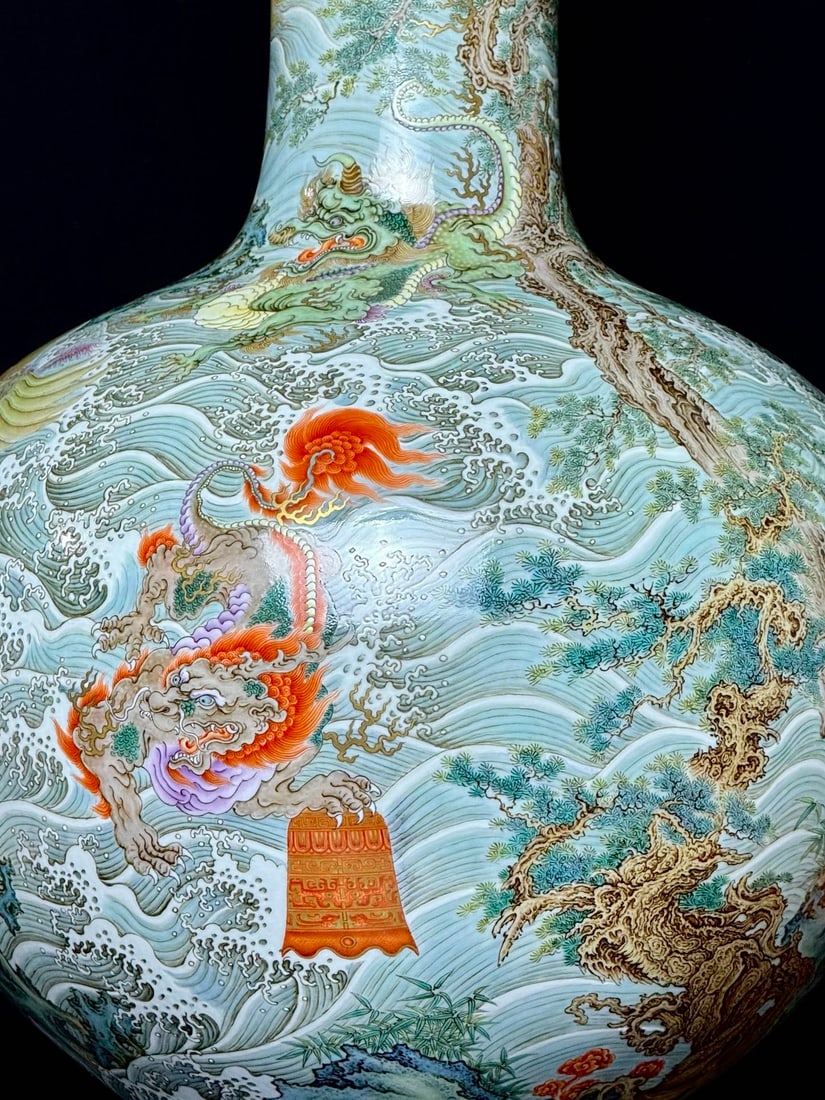 An Exquisite Enamel Auspicious Beast Pattern Seawater Pattern Vase - 7