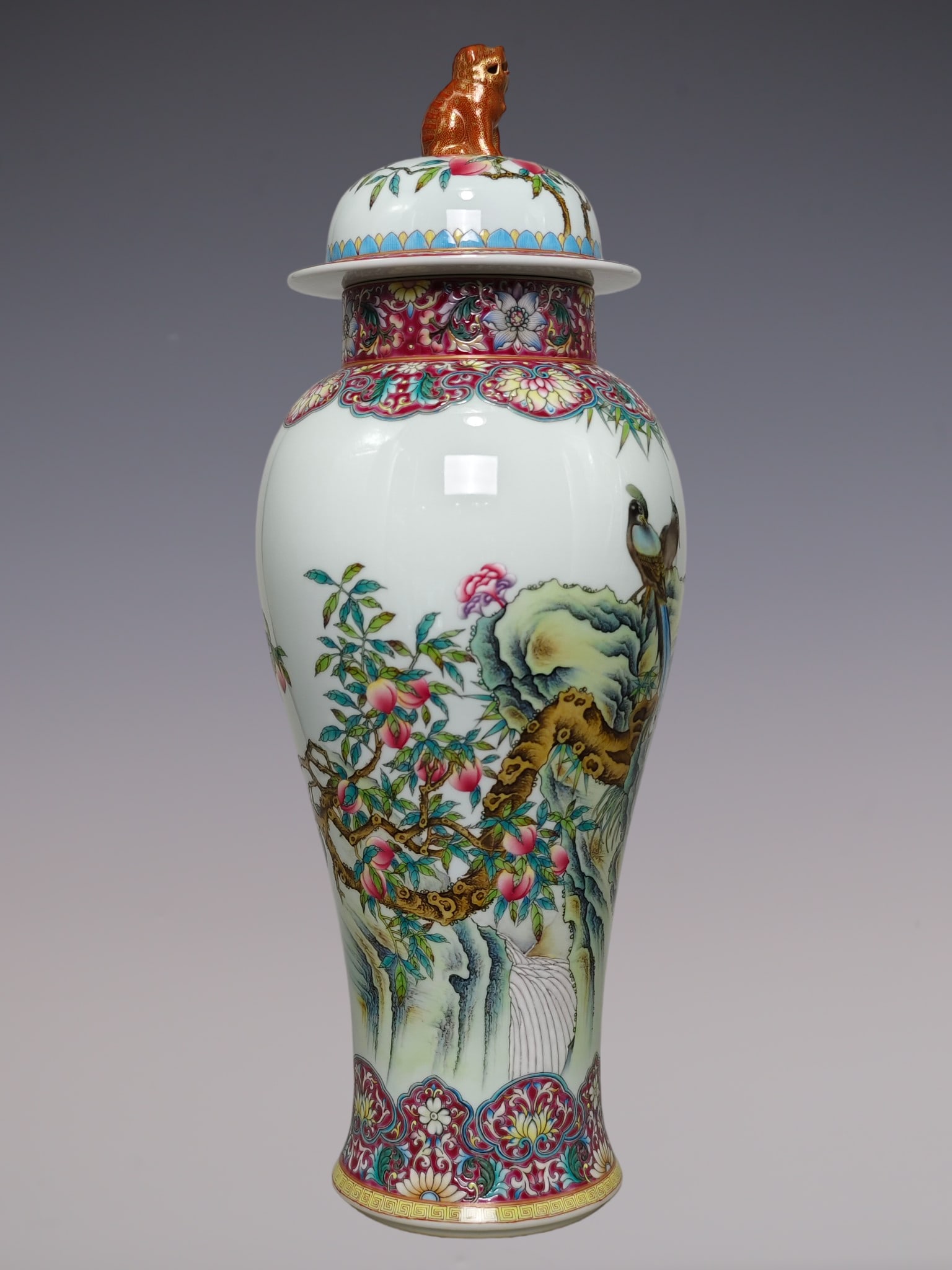 An Exquisite Enamel Lotus Pattern Flower and Bird Pattern Jar - 2