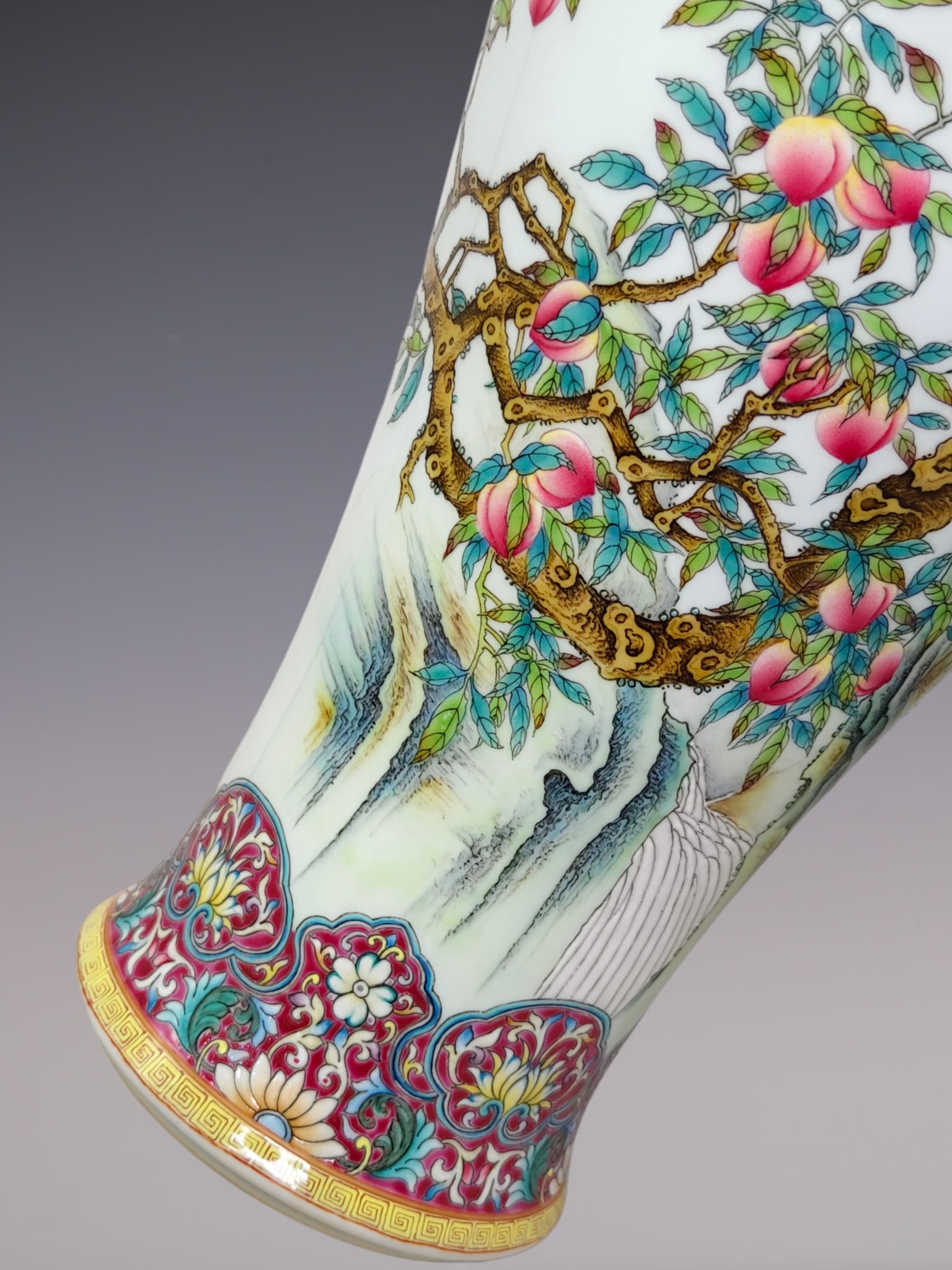 An Exquisite Enamel Lotus Pattern Flower and Bird Pattern Jar - 6