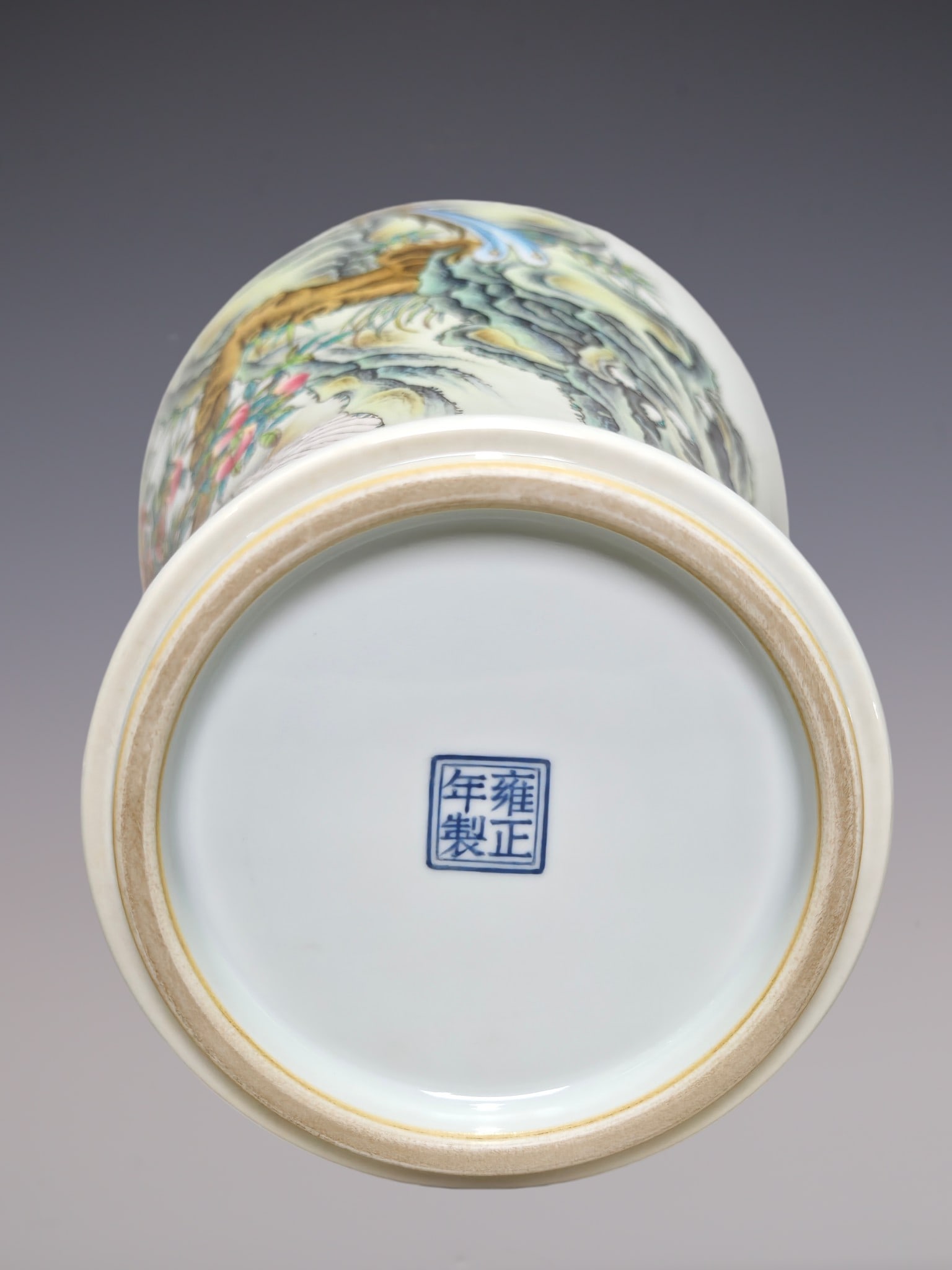 An Exquisite Enamel Lotus Pattern Flower and Bird Pattern Jar - 7
