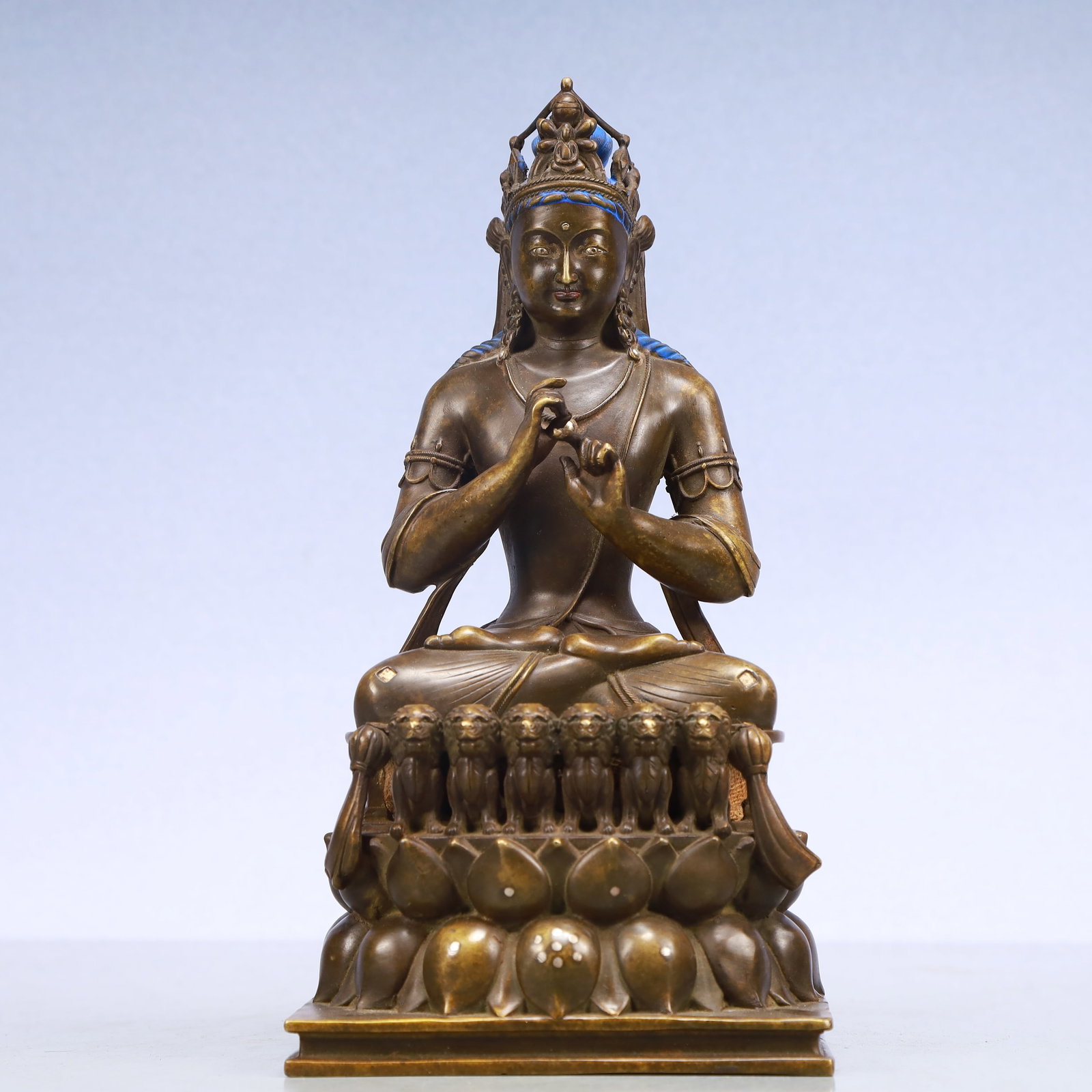A Exquisite Gilt Bronze Statue of Amitayus: A Exquisite Gilt Bronze Statue of Amitayus Ming Dynasty, China Size:13cmx11.5cmx25cm Weight:1950g (The Dimensions Of All Batches Are Manually Measured.If You Need More Detailed Information, Please Con