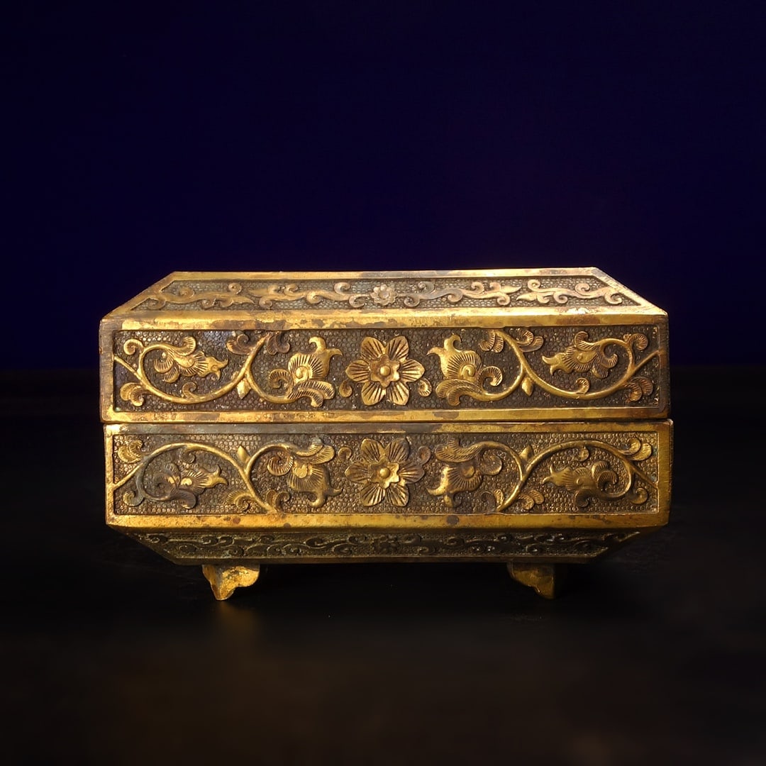An Exquisite Gilt Bronze Phoenix Pattern Lotus Pattern Box - 2