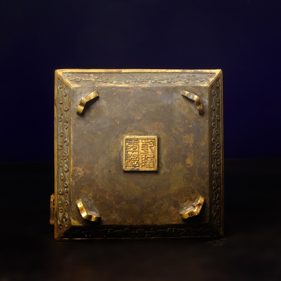 An Exquisite Gilt Bronze Phoenix Pattern Lotus Pattern Box - 4