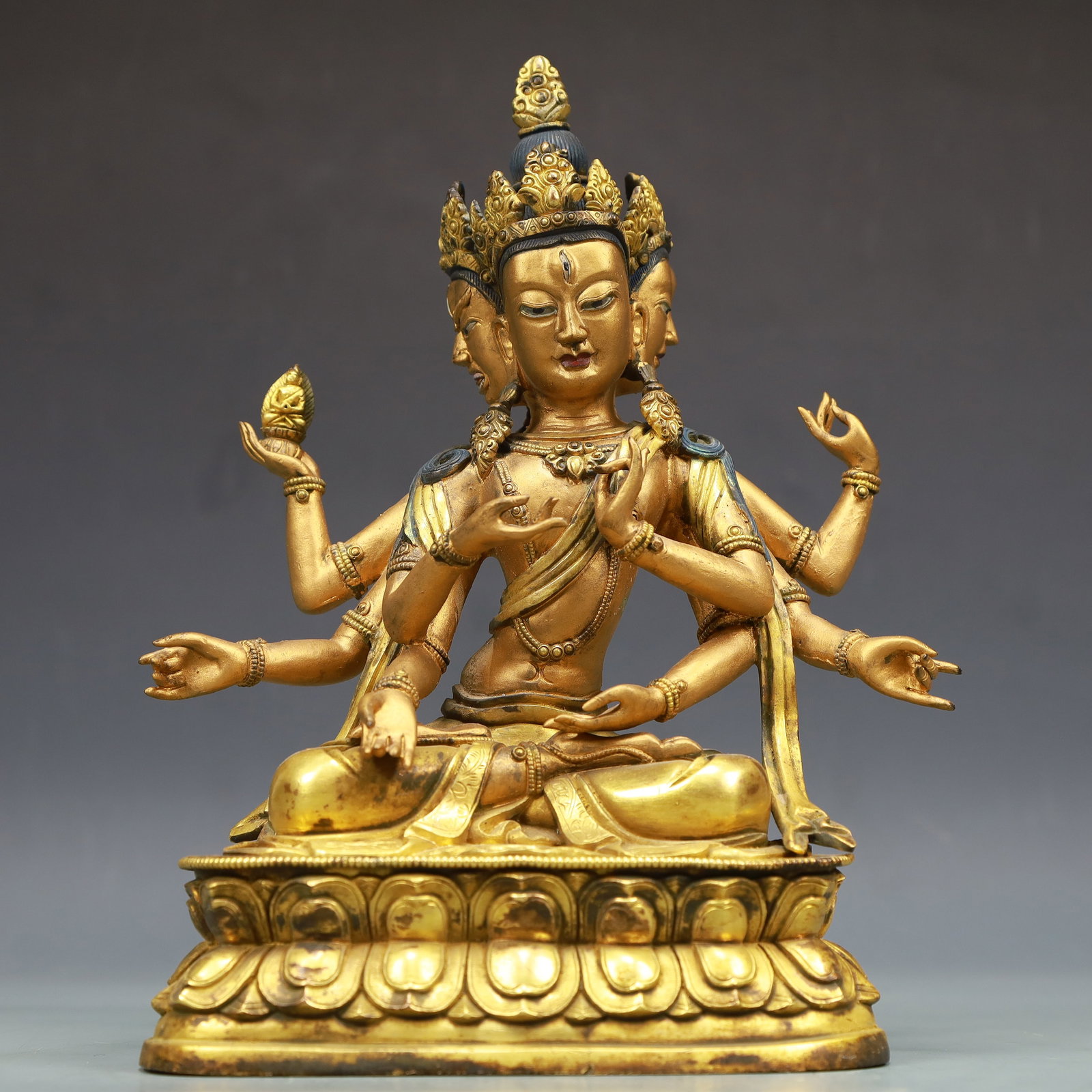 A Exquisite Gilt Bronze Six-arms Buddha statue: A Exquisite Gilt Bronze Six-arms Buddha statue Ming Dynasty, China Size:15cmx9.5cmx22.5cm Weight:2250g (The Dimensions Of All Batches Are Manually Measured.If You Need More Detailed Information,