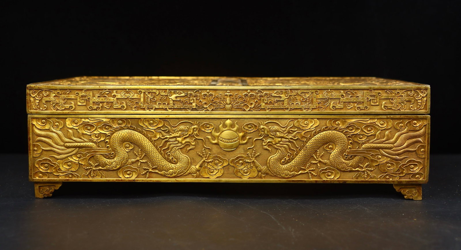 A Set of Fine Gilt Bronze Dragon Pattern Brand: A Set of Fine Gilt Bronze Dragon Pattern Brand Qing Dynasty, China Qianlong Four-character Mark Size: 10cmx35cmx23.5cm Size: 0.6cmx10cmx7.5cm Weight:10530g (The Dimensions Of All Batches Are Manually 