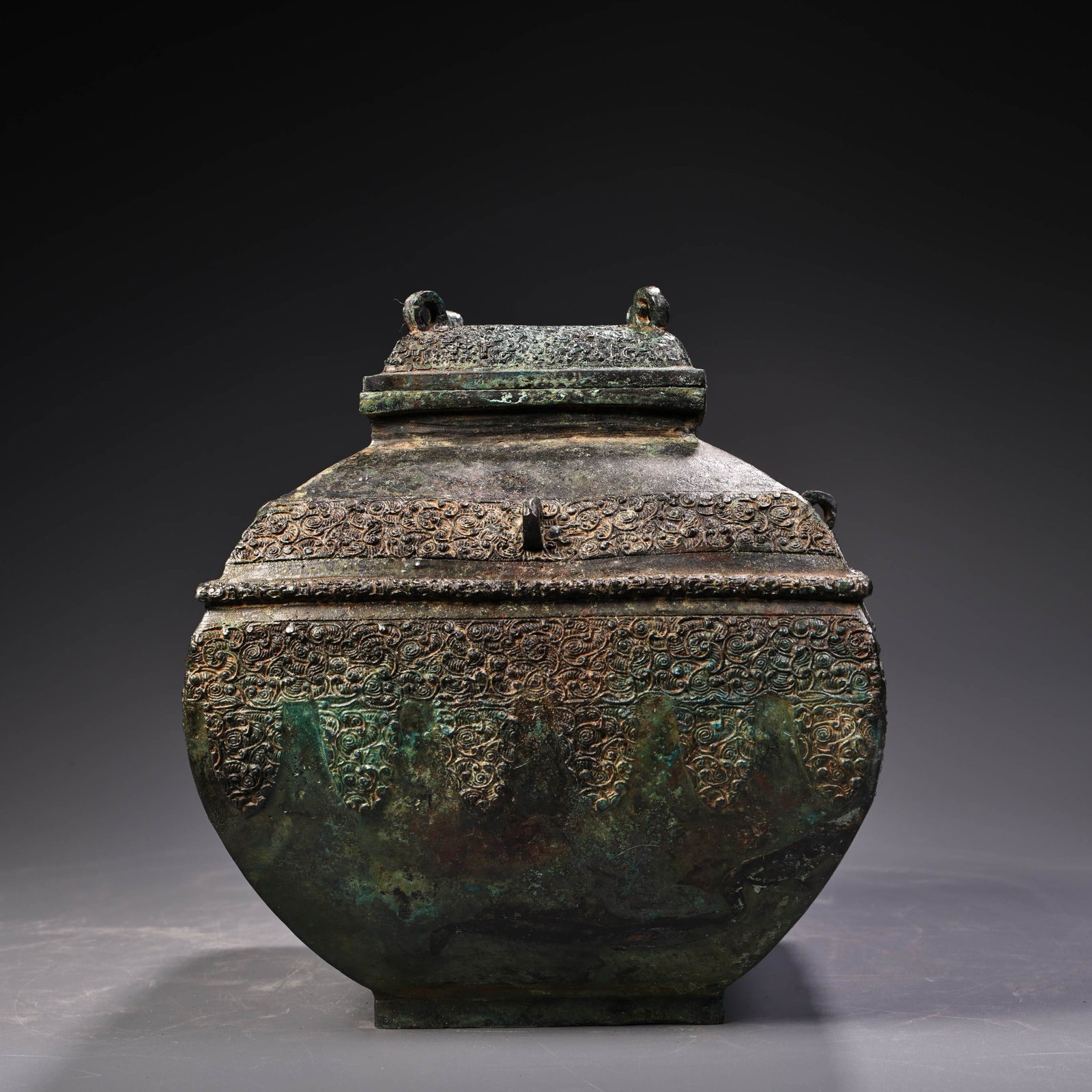 An Exquisite Bronze Jar: An Exquisite Bronze Jar Qing Dynasty, China Size:18cmx16cm Weight:2100g (The Dimensions Of All Batches Are Manually Measured.If You Need More Detailed Information, Please Contact Our Customer Service