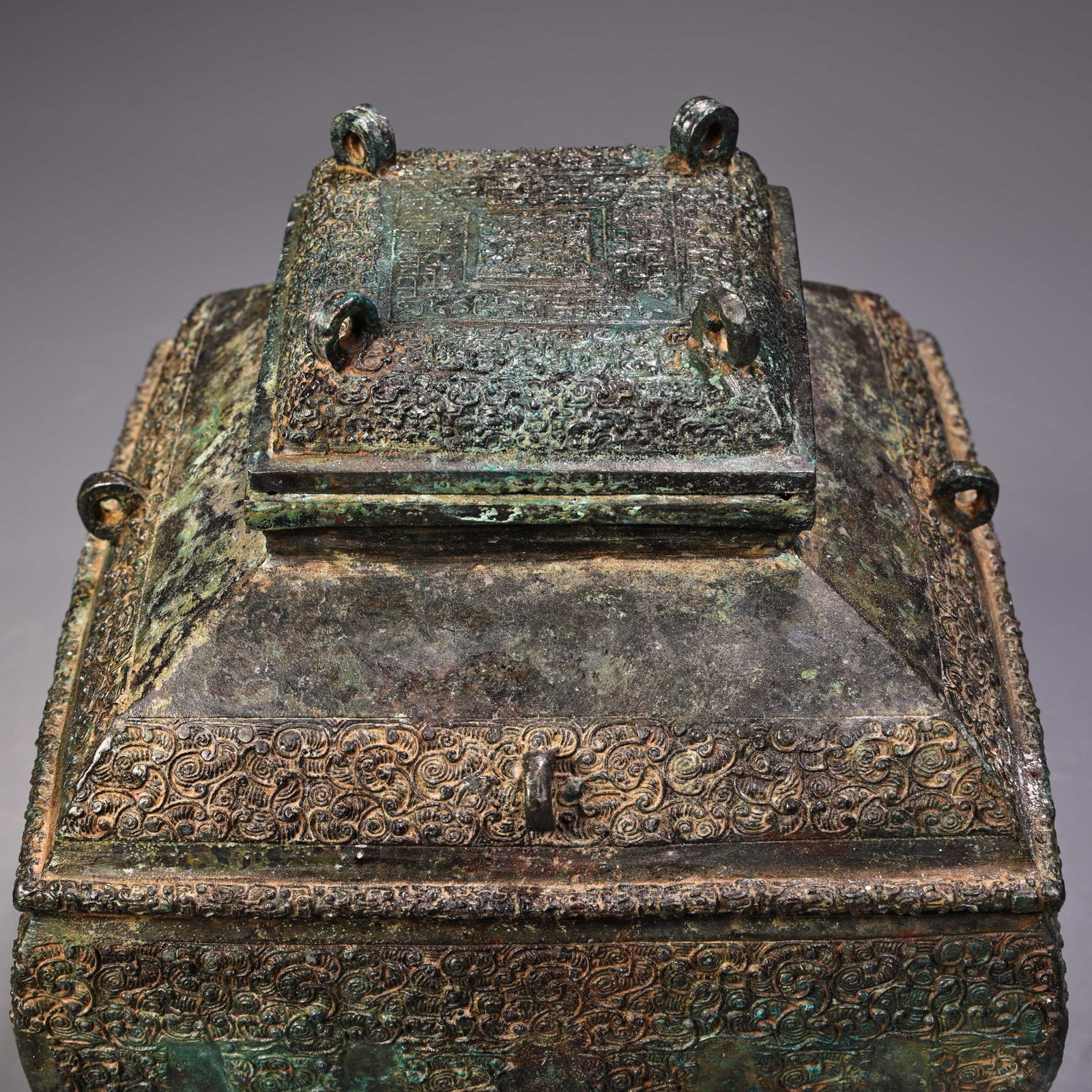 An Exquisite Bronze Jar - 4