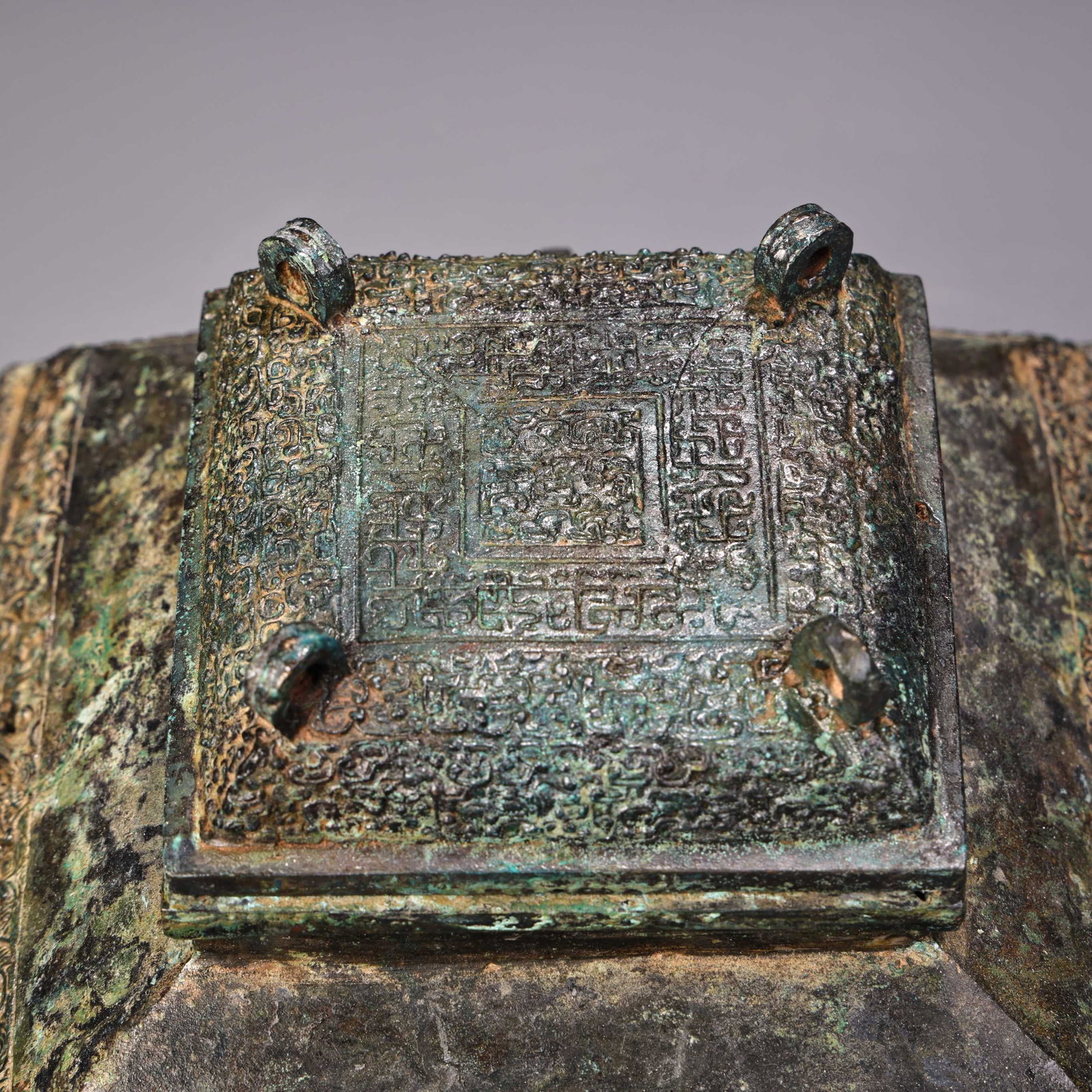 An Exquisite Bronze Jar - 5