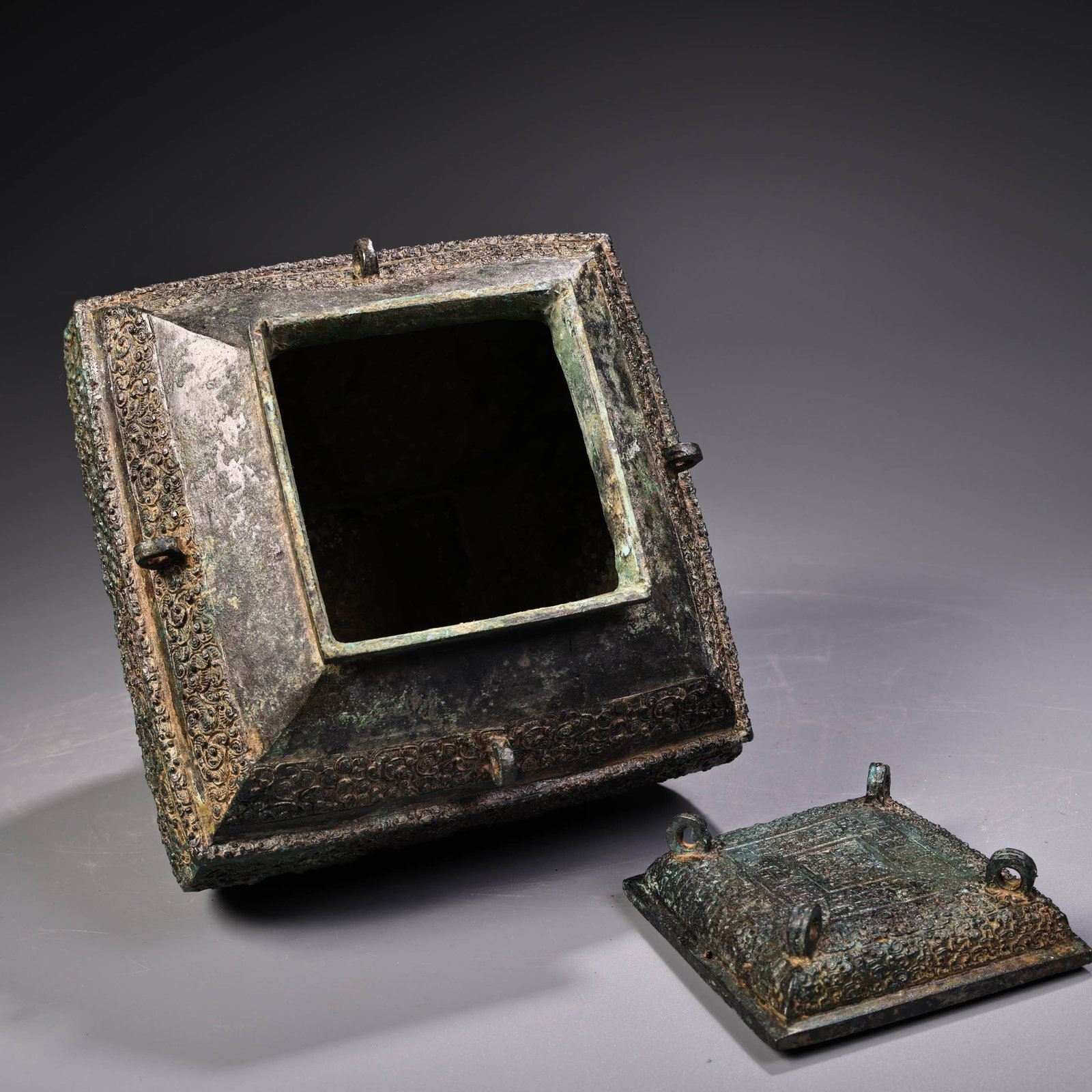An Exquisite Bronze Jar - 8