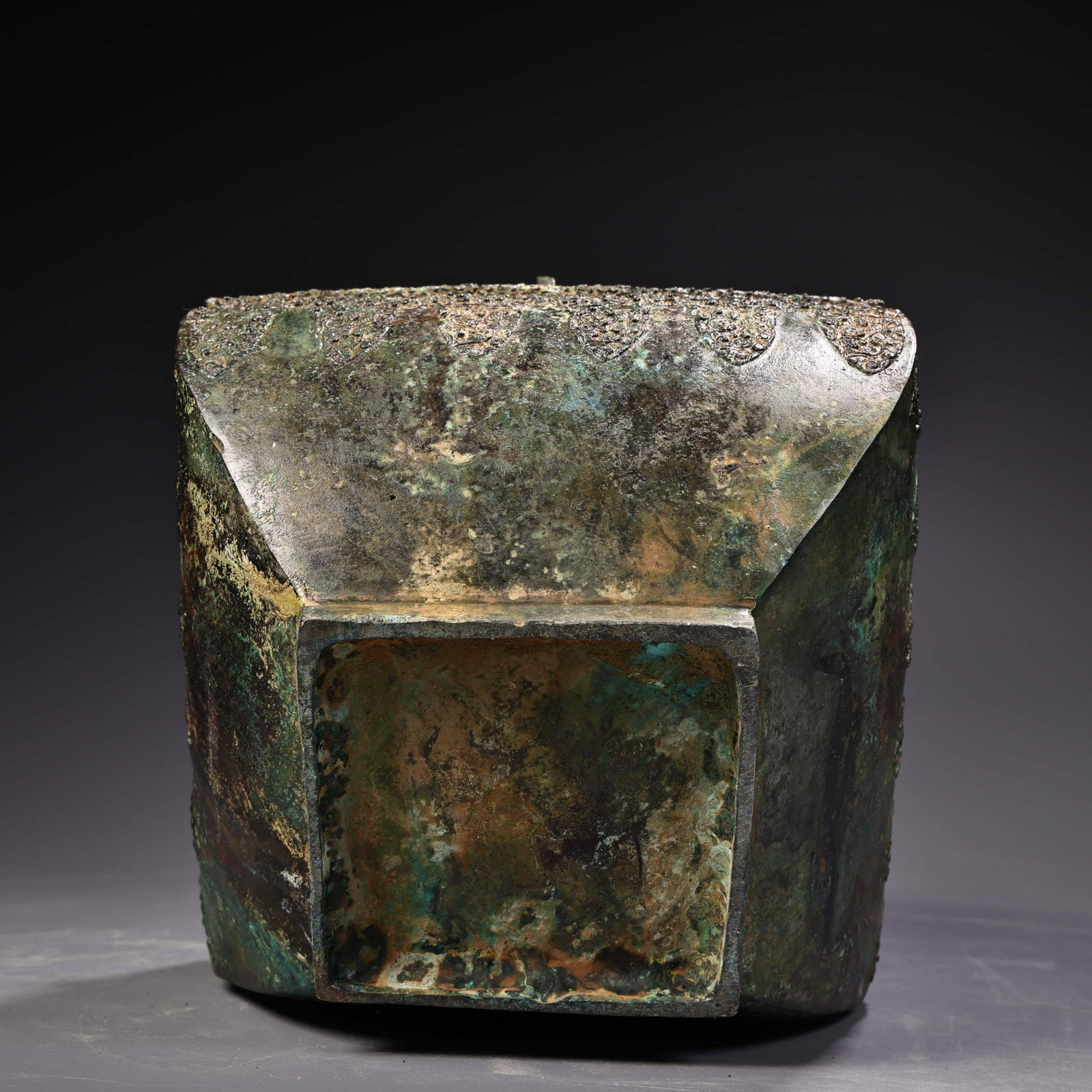 An Exquisite Bronze Jar - 9