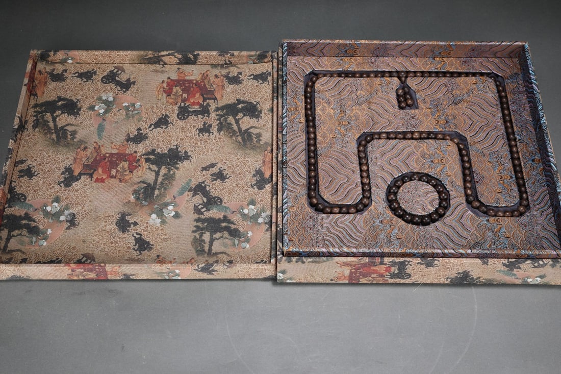 An Exquisite Eaglewood Bracelets: An Exquisite Eaglewood Bracelets Qing Dynasty, China Size:1.1cm Size:1.3cm (The Dimensions Of All Batches Are Manually Measured.If You Need More Detailed Information, Please Contact Our Customer Servi