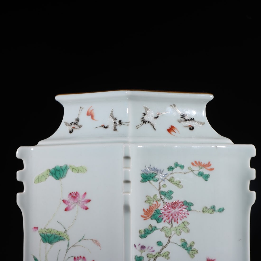 An Exquisite Famille-Rose Flower Pattern Crane Pattern Vase - 3