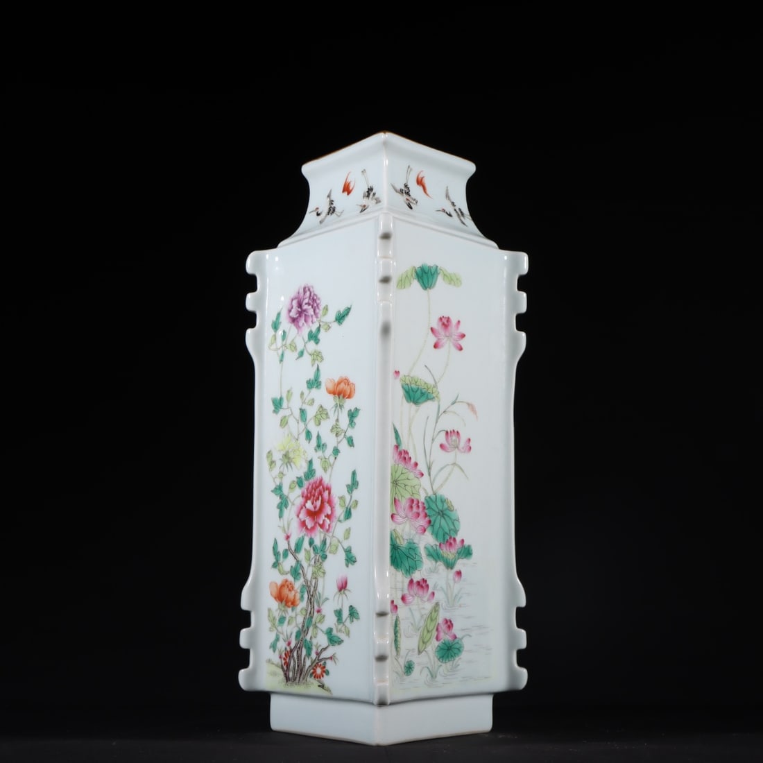 An Exquisite Famille-Rose Flower Pattern Crane Pattern Vase - 5