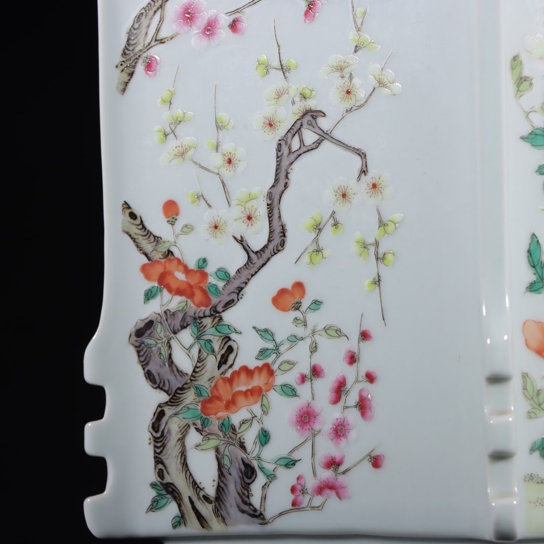 An Exquisite Famille-Rose Flower Pattern Crane Pattern Vase - 7