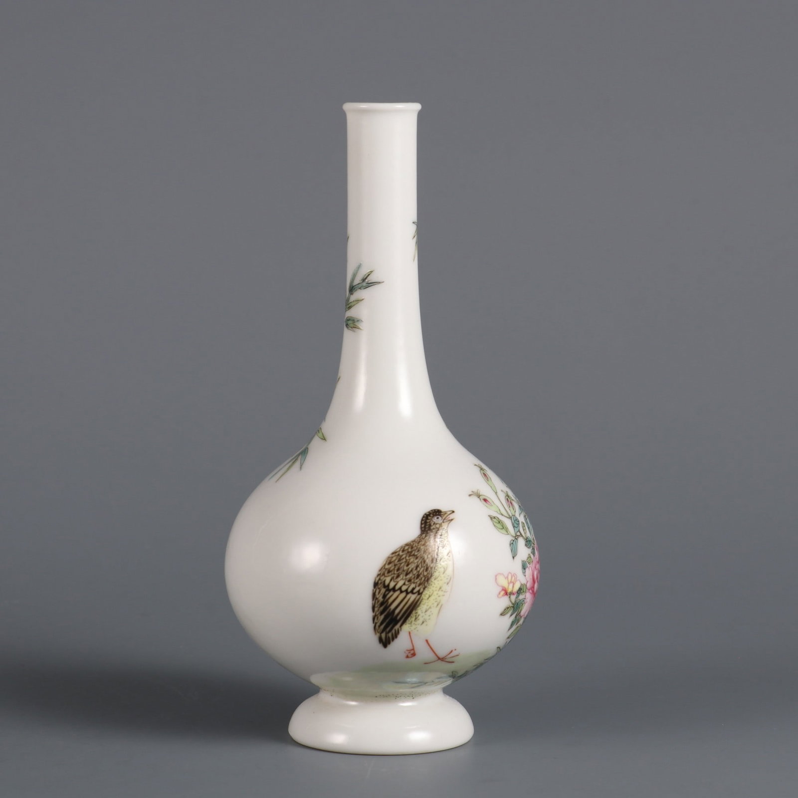 An Exquisite Enamel Flower and Bird Pattern Vase - 3