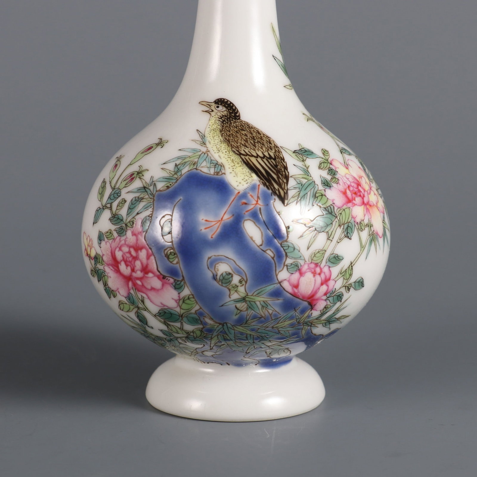 An Exquisite Enamel Flower and Bird Pattern Vase - 5