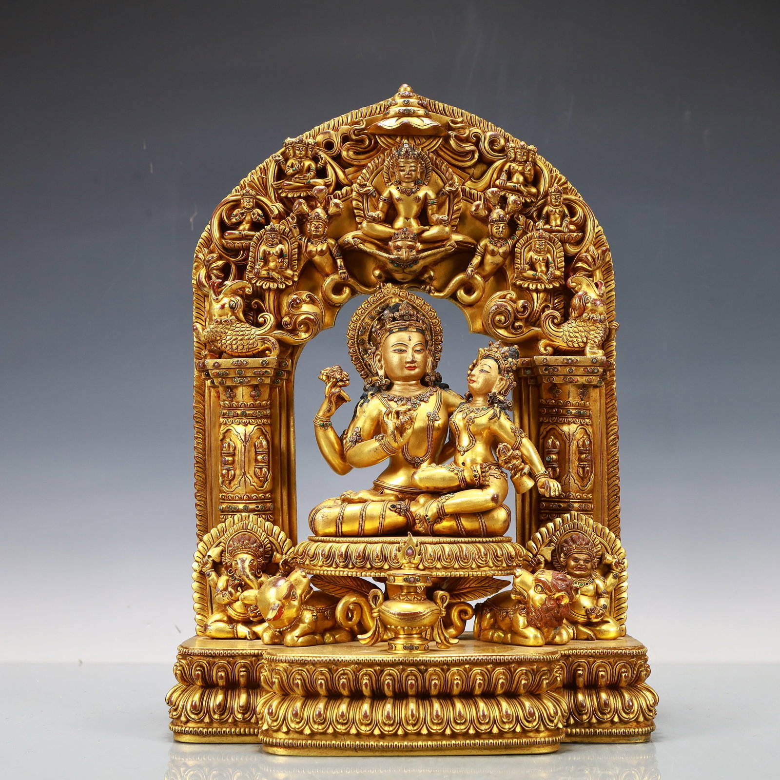 A Exquisite Gilt Bronze Buddha statue: A Exquisite Gilt Bronze Buddha statue Ming Dynasty, China Xuande Six-character Mark Size:30cmx17.5cmx42cm Weight:15050g (The Dimensions Of All Batches Are Manually Measured.If You Need More Detailed I