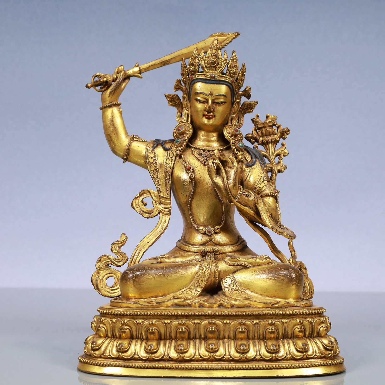 An Exquisite Gilt Bronze Inlaid Gems Statue of Manjusri: An Exquisite Gilt Bronze Inlaid Gems Statue of Manjusri Qing Dynasty, China Size:18cmx11cmx23.5cm Weight:1950g (The Dimensions Of All Batches Are Manually Measured.If You Need More Detailed Informatio