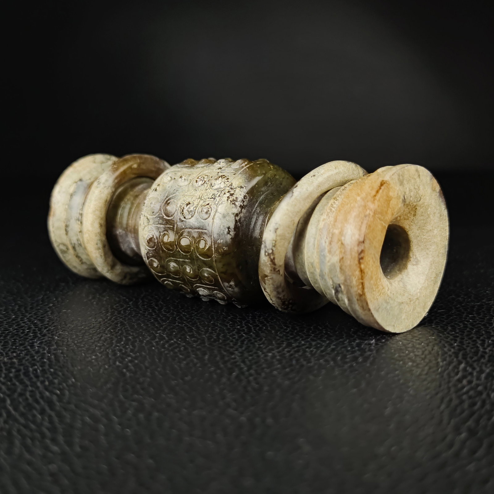 An Exquisite White Jade Ornament - 5