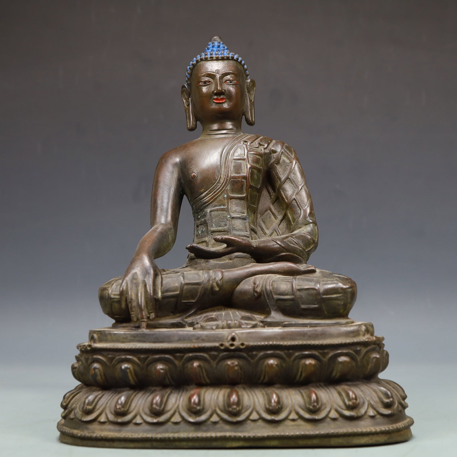 A Exquisite Coppery Statue of Sakyamuni: A Exquisite Coppery Statue of Sakyamuni Ming Dynasty, China Size:19cmx13cmx25cm Weight:3250g (The Dimensions Of All Batches Are Manually Measured.If You Need More Detailed Information, Please Contact 