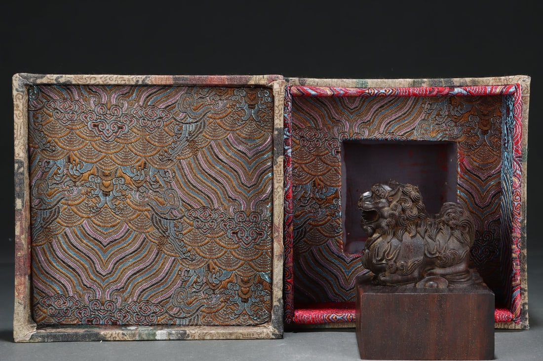 An Exquisite Eaglewood Auspicious Beast Seal: An Exquisite Eaglewood Auspicious Beast Seal Qing Dynasty, China Size:8.3cmx8.3cmx10.5cm (The Dimensions Of All Batches Are Manually Measured.If You Need More Detailed Information, Please Contact Our 