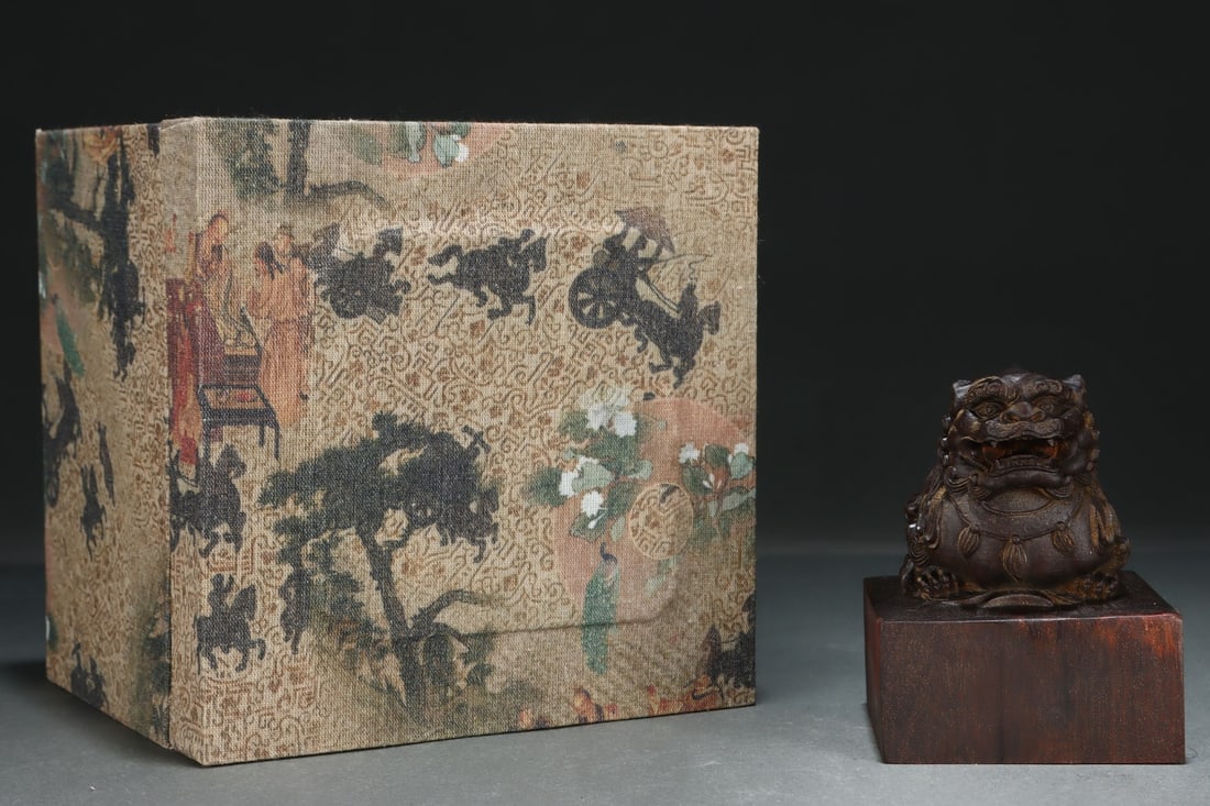 An Exquisite Eaglewood Auspicious Beast Seal - 2