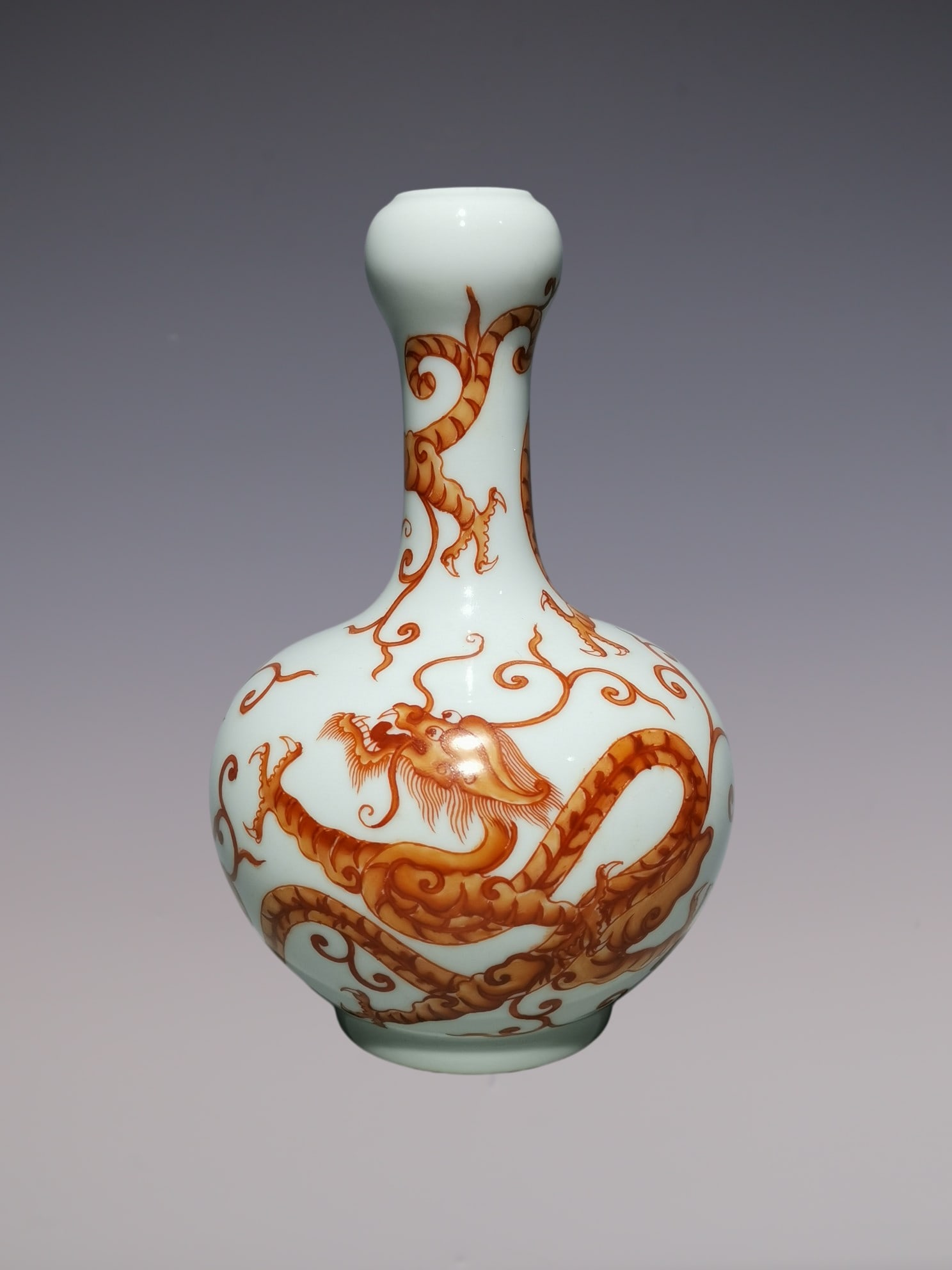 An Exquisite Iron-Red Dragon Pattern Vase: An Exquisite Iron-Red Dragon Pattern Vase Qing Dynasty, China Yongzheng Six-character Mark Size:20cmx12.5cm (The Dimensions Of All Batches Are Manually Measured.If You Need More Detailed Information, 