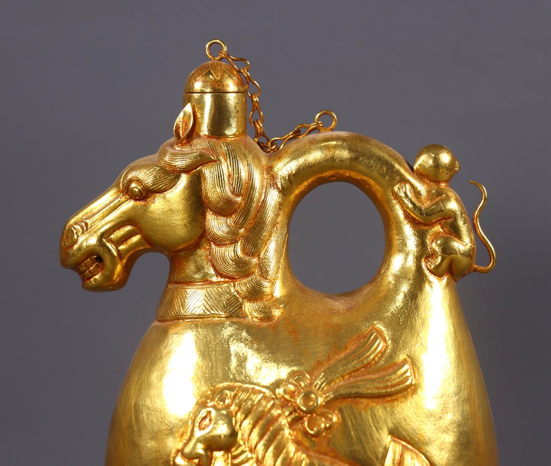 An Exquisite Gilt Bronze Horse Pattern Ewer - 7