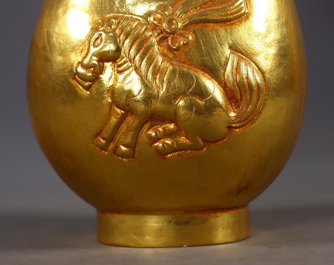 An Exquisite Gilt Bronze Horse Pattern Ewer - 8