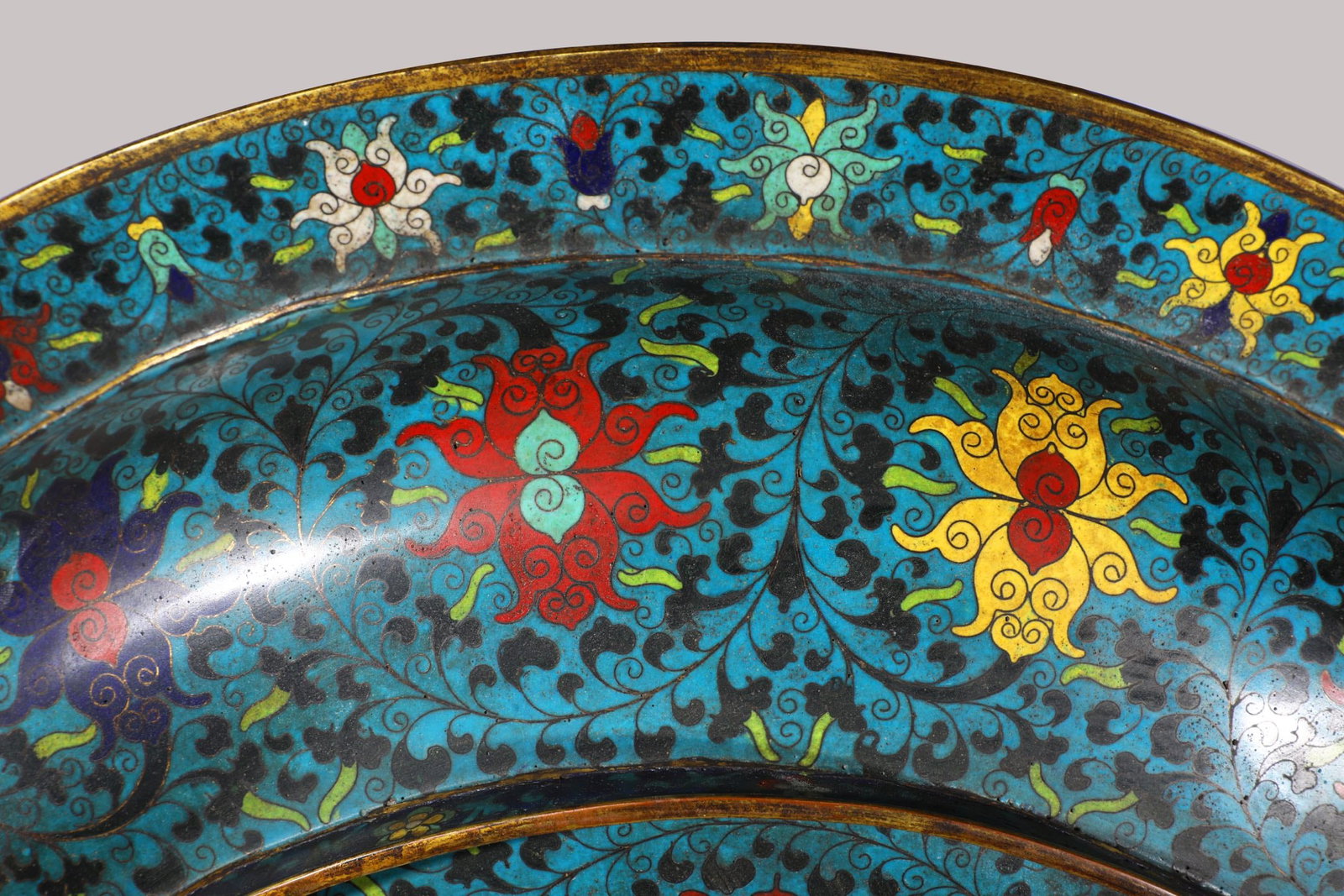 An Exquisite Cloisonne Dragon and Phoenix Pattern Lotus Pattern Plate - 8