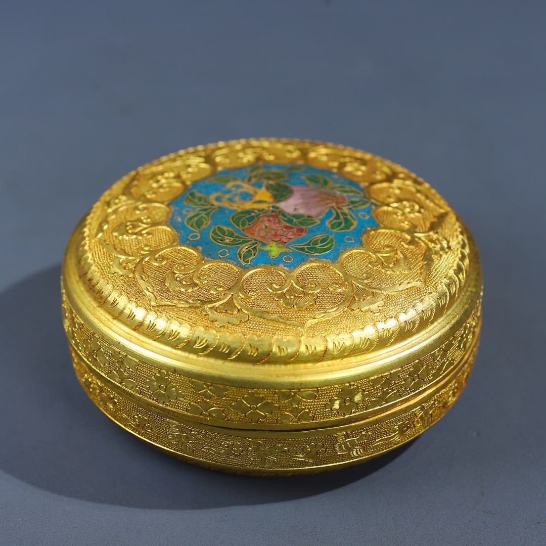 An Exquisite Gilt Bronze Flower and Fruit Pattern Box - 3