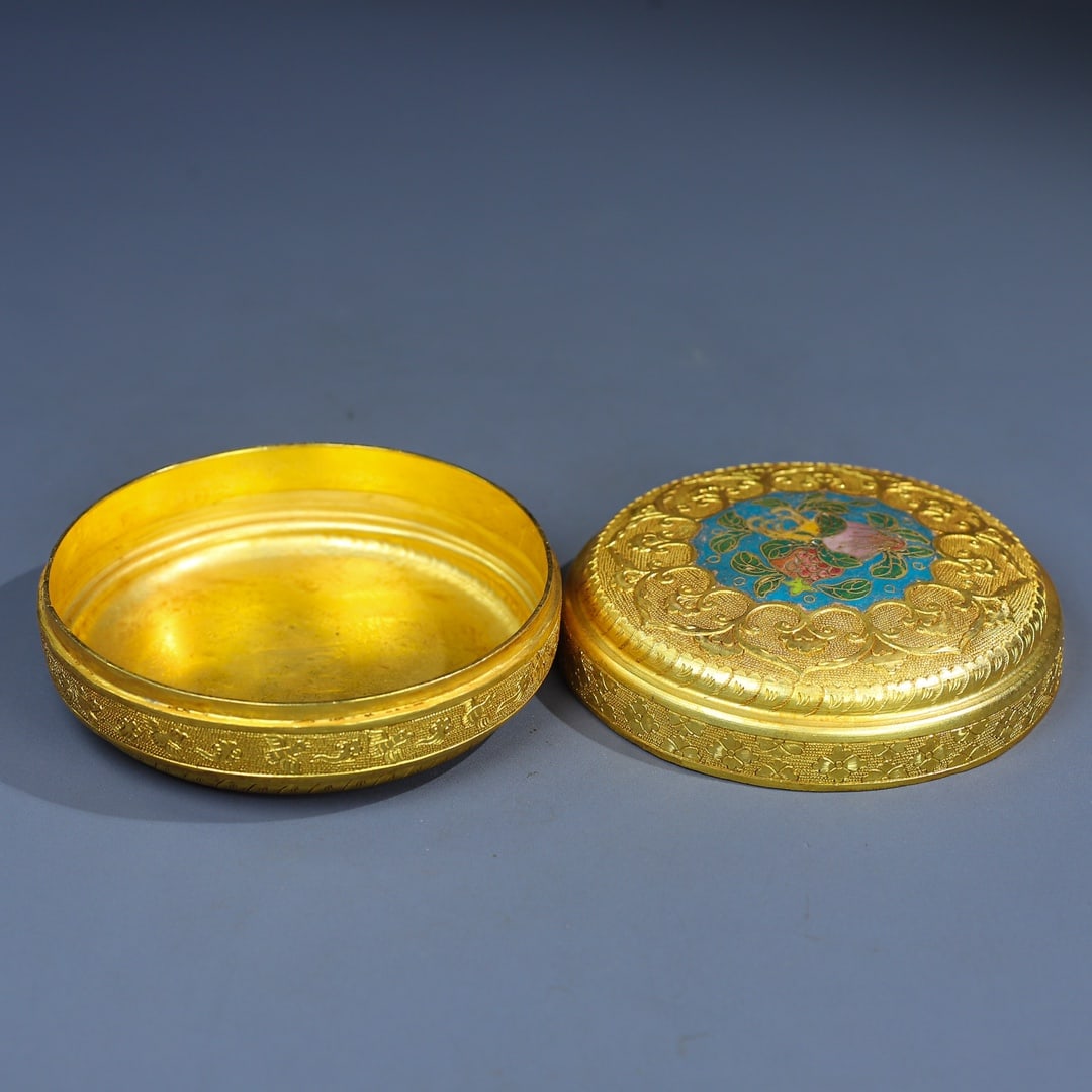 An Exquisite Gilt Bronze Flower and Fruit Pattern Box - 7