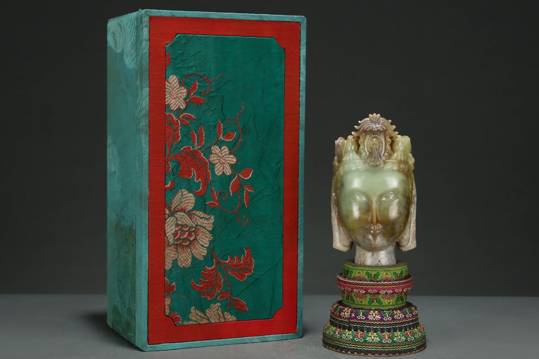 An Exquisite White Jade Buddha head - 2