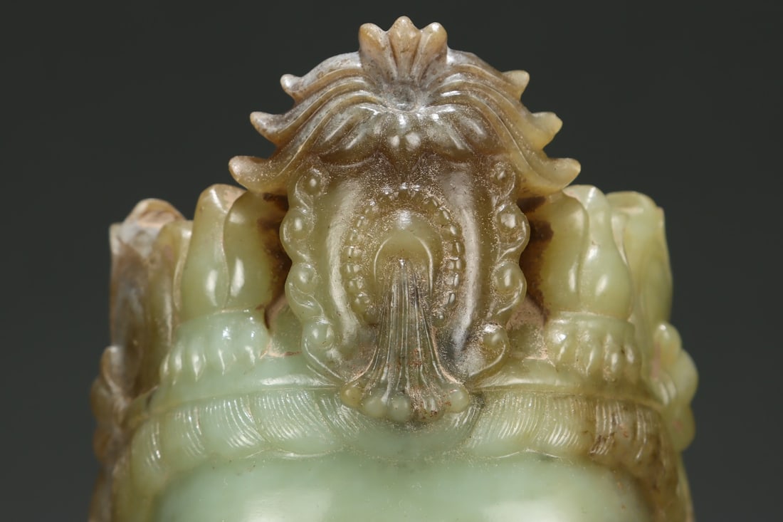 An Exquisite White Jade Buddha head - 4