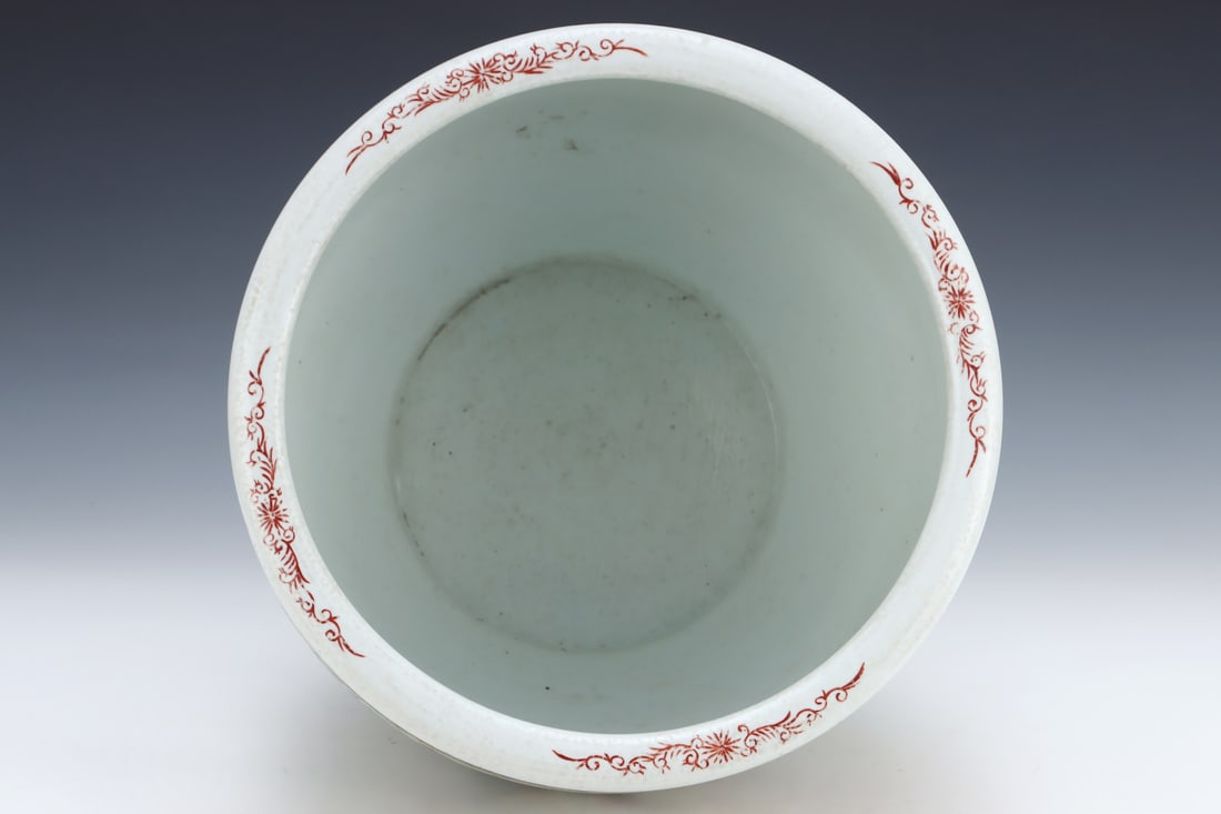 An Exquisite Famille-Rose Flower Pattern Dragon Pattern Jar - 7