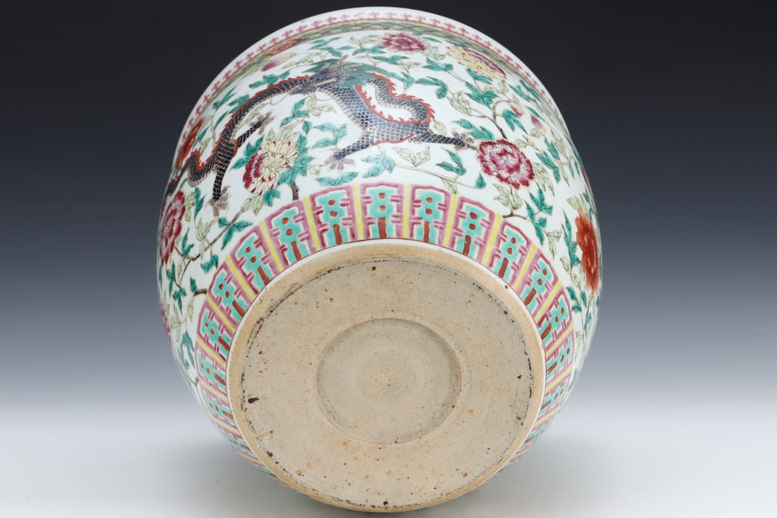 An Exquisite Famille-Rose Flower Pattern Dragon Pattern Jar - 9