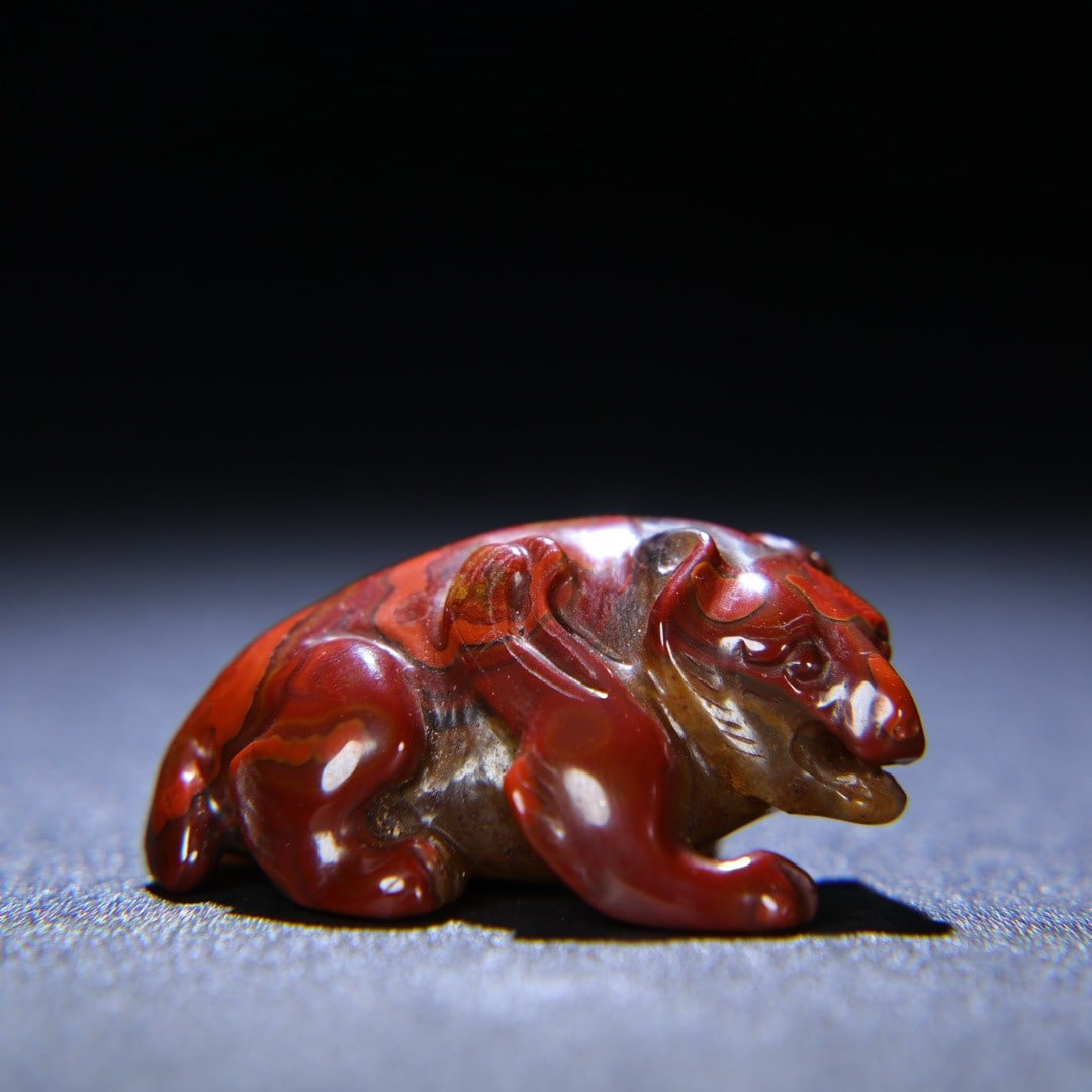 An Exquisite Red Jade Bear Ornament: An Exquisite Red Jade Bear Ornament the Warring States period in China Size:5cmx3.2cmx2.1cm Weight:41g (The Dimensions Of All Batches Are Manually Measured.If You Need More Detailed Information, Pleas