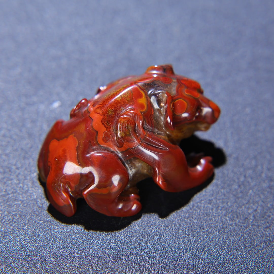 An Exquisite Red Jade Bear Ornament - 8