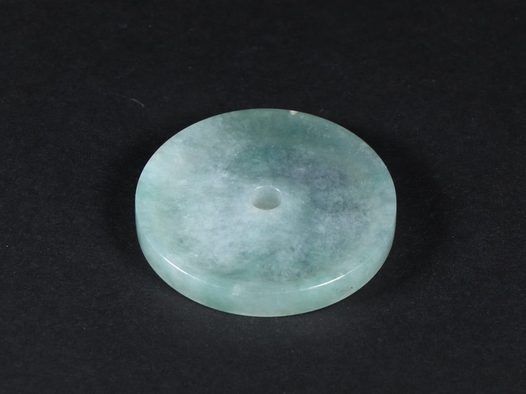 An Exquisite Jadeite Pendant - 5