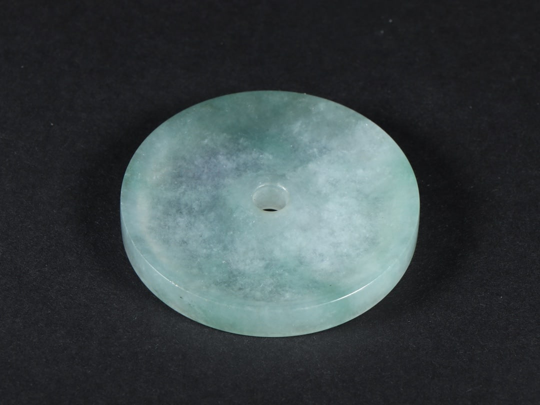 An Exquisite Jadeite Pendant - 6