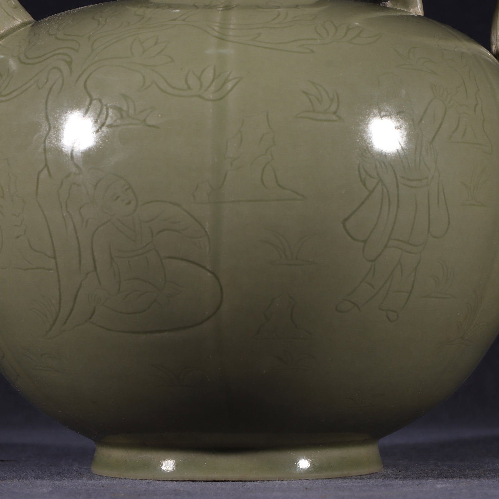 An Exquisite Yue yao Celadon Figure Pattern Ewer - 10