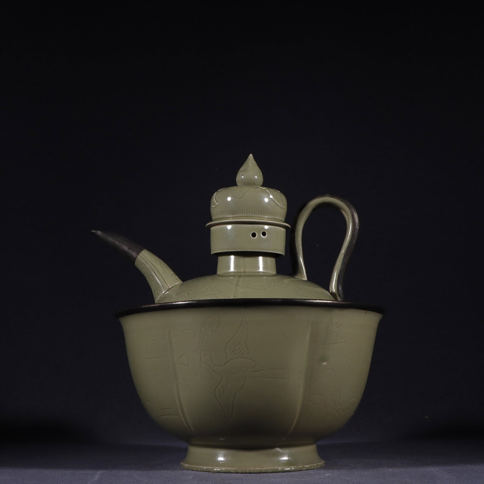 An Exquisite Yue yao Celadon Figure Pattern Ewer - 2