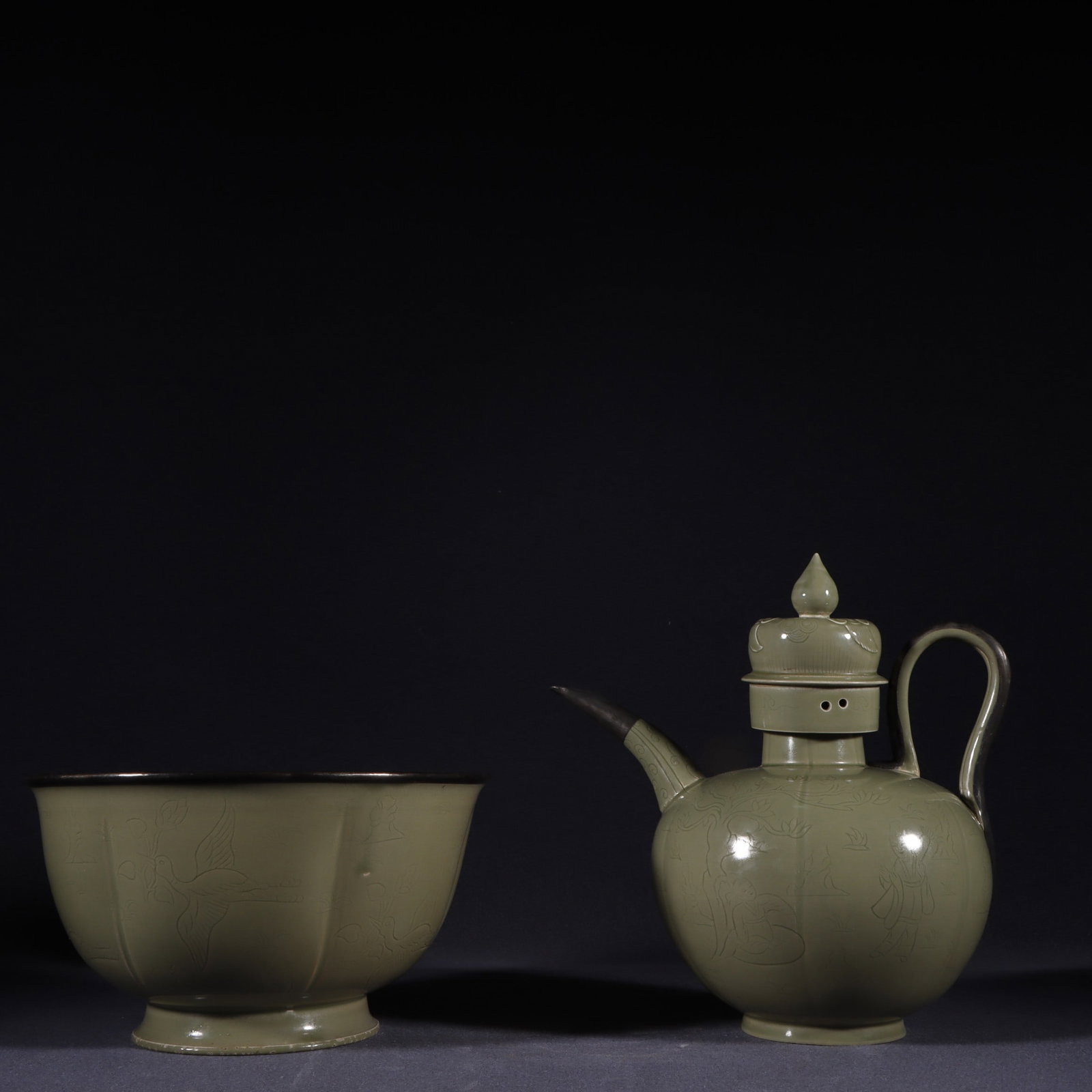 An Exquisite Yue yao Celadon Figure Pattern Ewer - 3